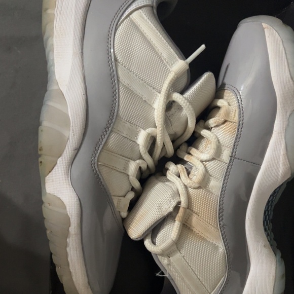 Jordan 11 Low Cool Grey (Stained)